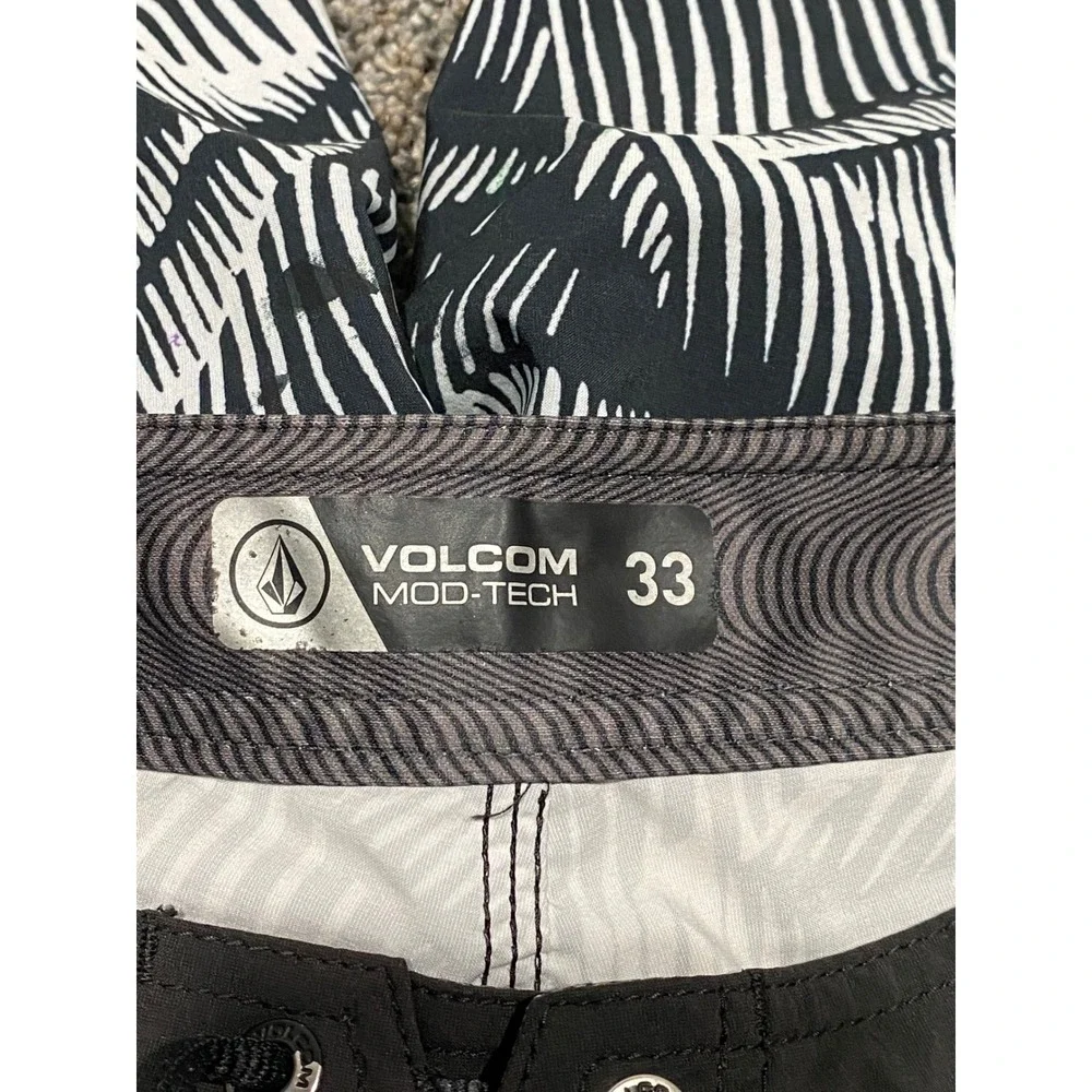 Board Shorts Volcom Mens Black Fair Tropical Leaf Print Mod-Tech 33